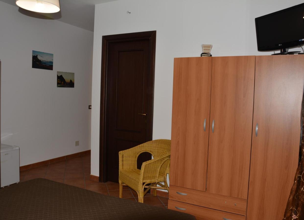 A Due Passi Dal Mare Bed & Breakfast กาโปดอร์ลันโด ภายนอก รูปภาพ