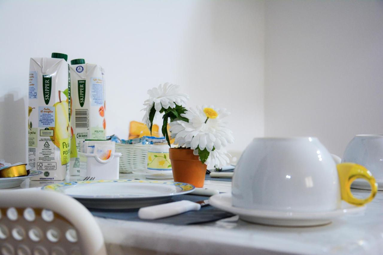 A Due Passi Dal Mare Bed & Breakfast กาโปดอร์ลันโด ภายนอก รูปภาพ
