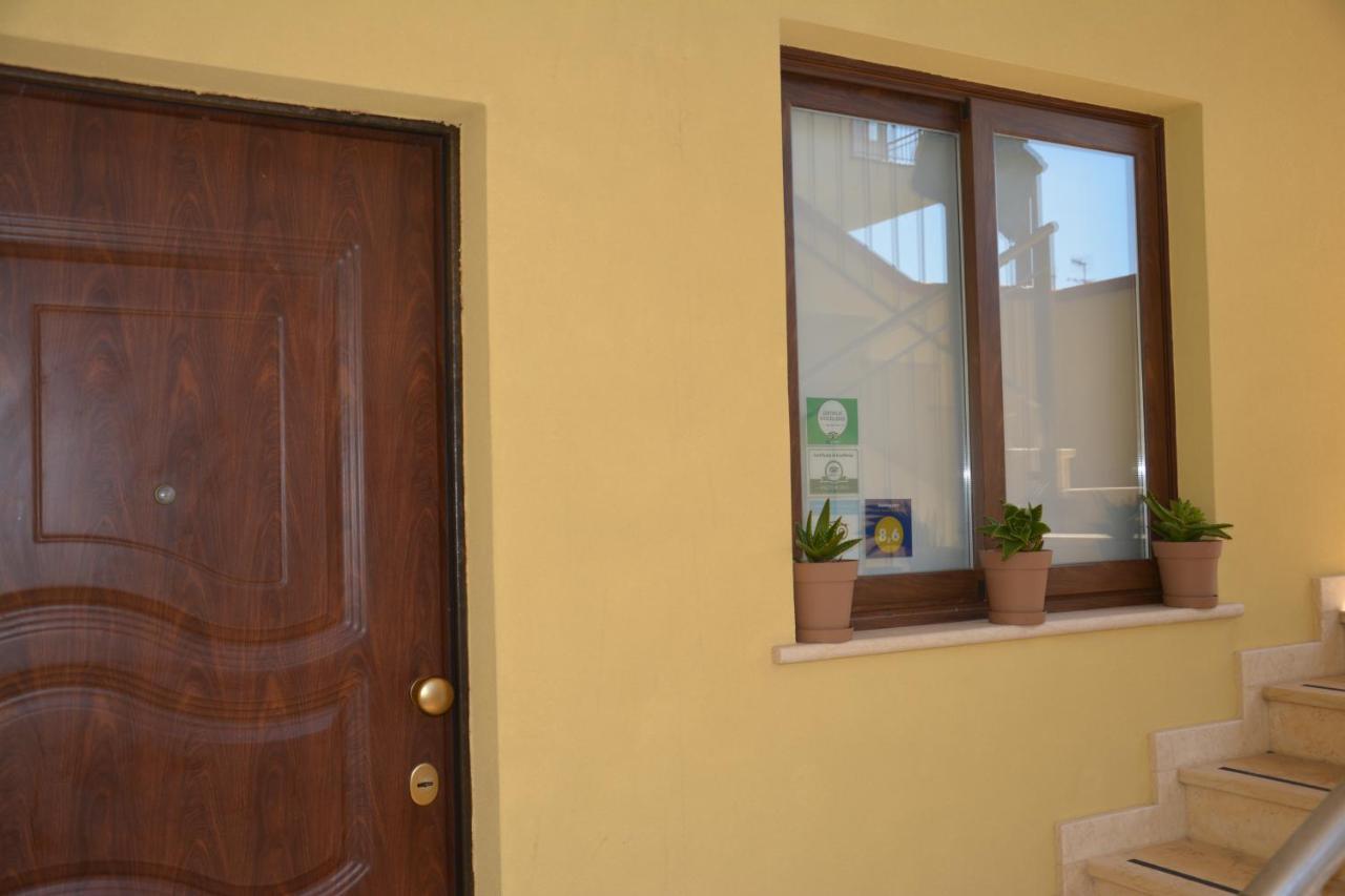 A Due Passi Dal Mare Bed & Breakfast กาโปดอร์ลันโด ภายนอก รูปภาพ