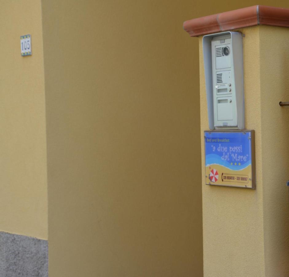 A Due Passi Dal Mare Bed & Breakfast กาโปดอร์ลันโด ภายนอก รูปภาพ
